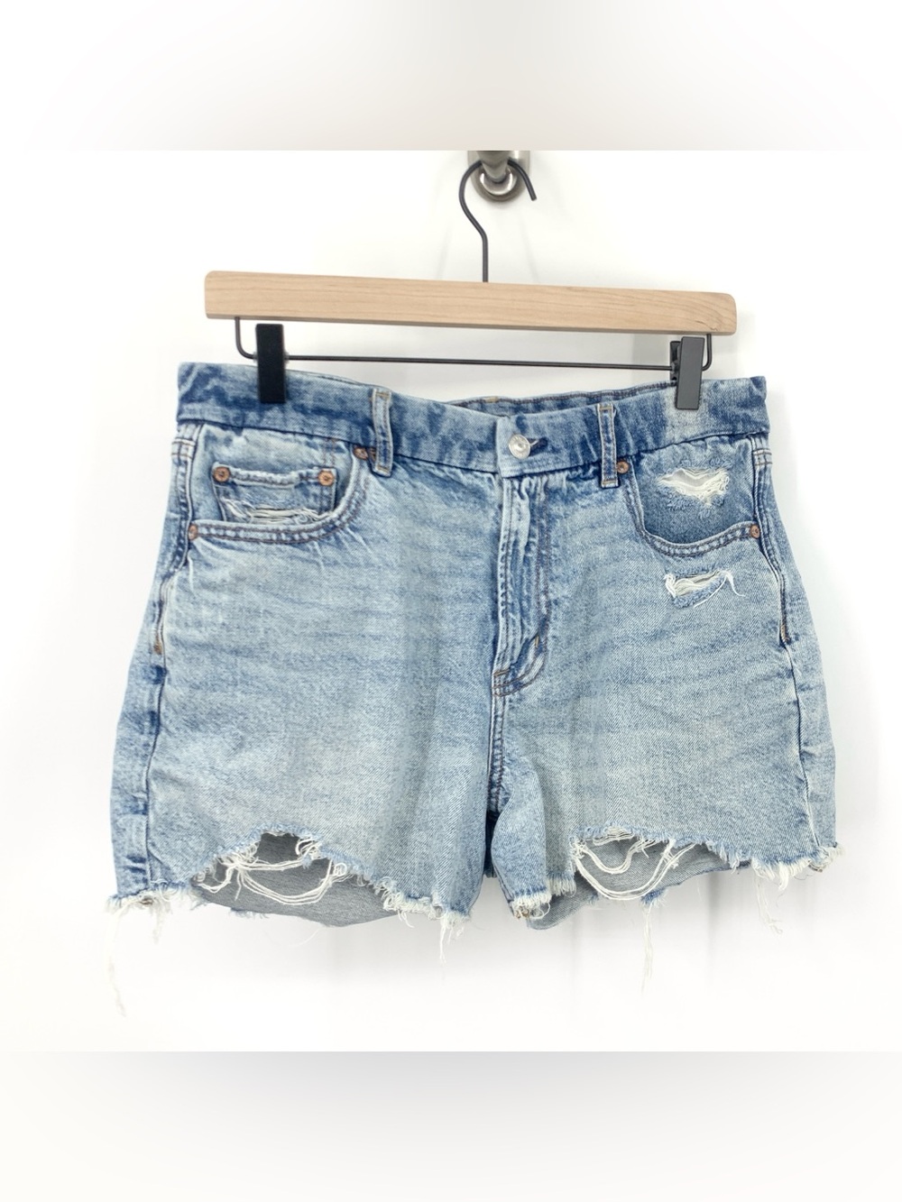 American Eagle Women Size 10 Shorts Light Wash Jean Cutoff Strigid Curvy Relaxed